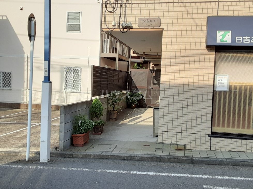 21/29 エントランス