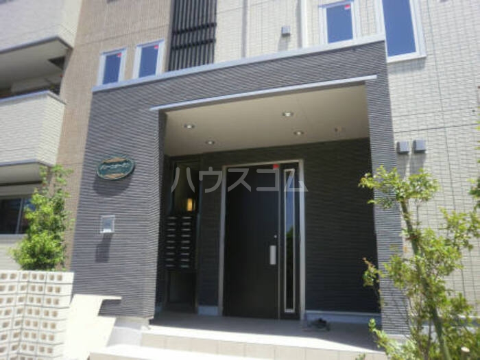 22/26 エントランス