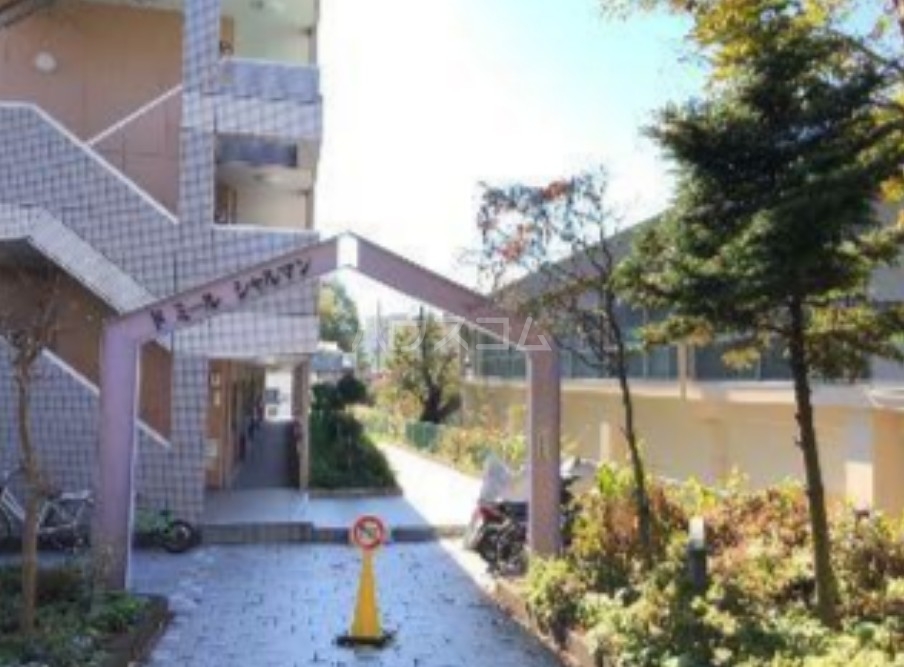 21/29 エントランス