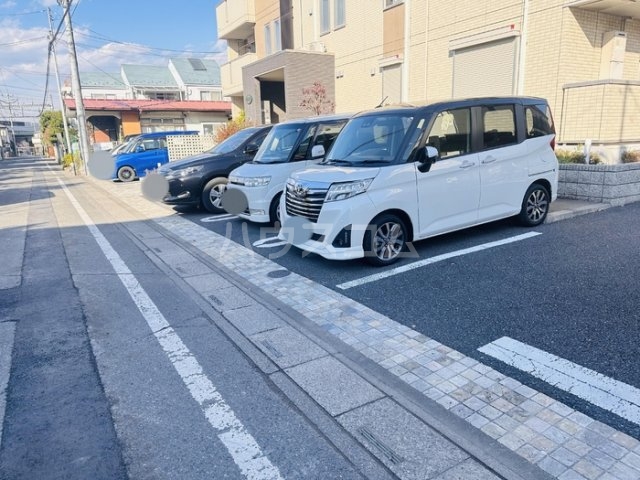 14/18 駐車場