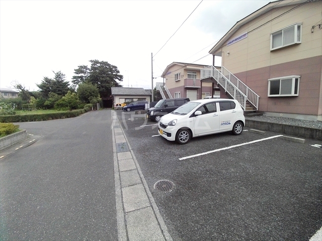 18/28 駐車場