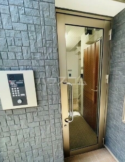 26/30 エントランス