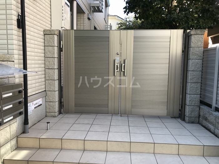 18/29 エントランス