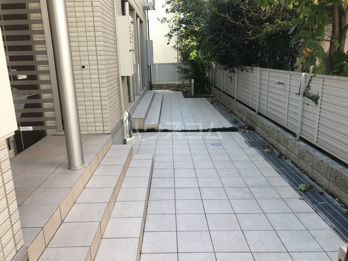 19/29 エントランス