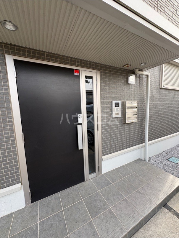 26/30 エントランス