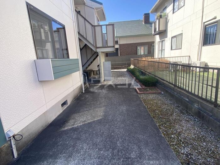 23/30 エントランス