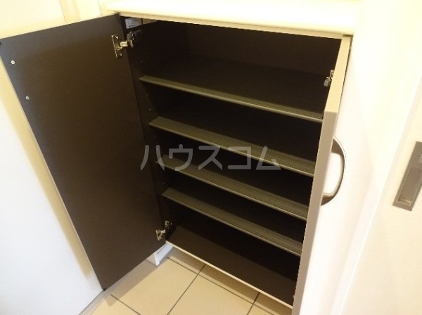 25/27 エントランス