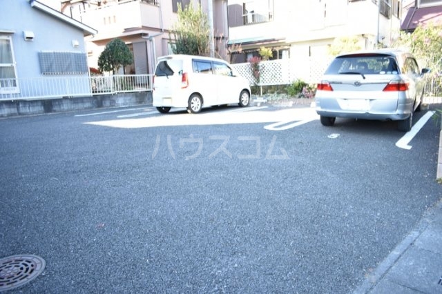 18/28 駐車場