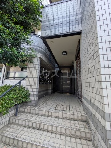 26/30 エントランス