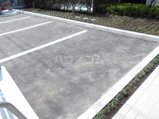 21/28 駐車場