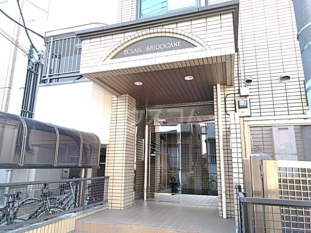 19/26 エントランス