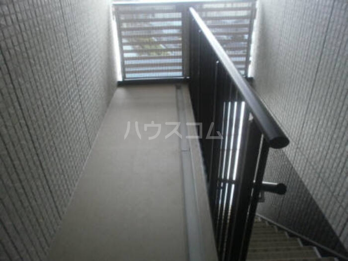 21/30 エントランス