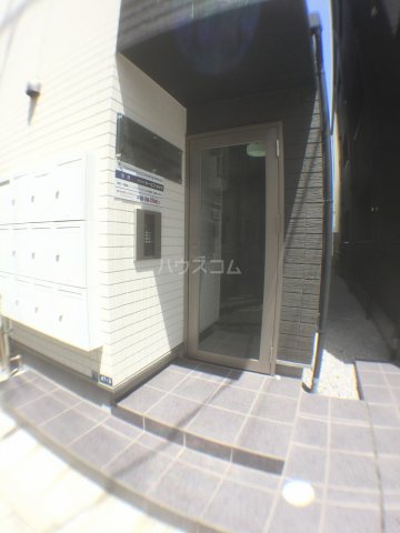 28/30 エントランス