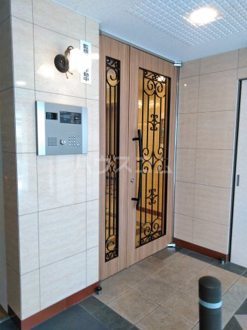 28/30 エントランス