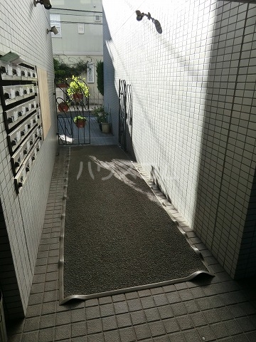 25/30 エントランス