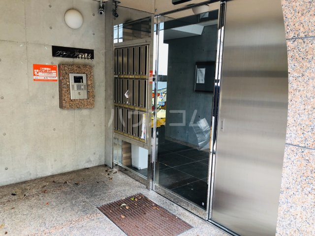 26/30 エントランス