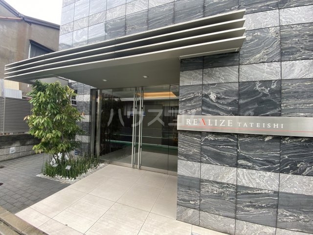 24/30 エントランス