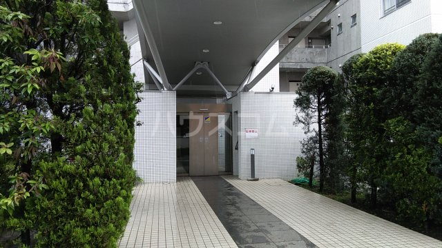 18/28 エントランス