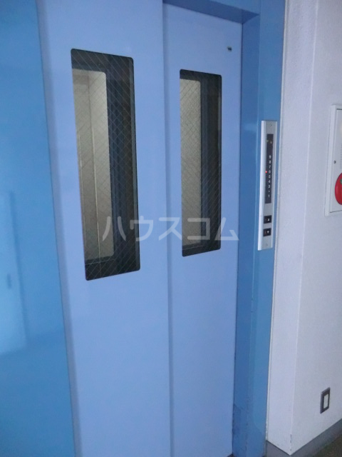 26/30 エントランス