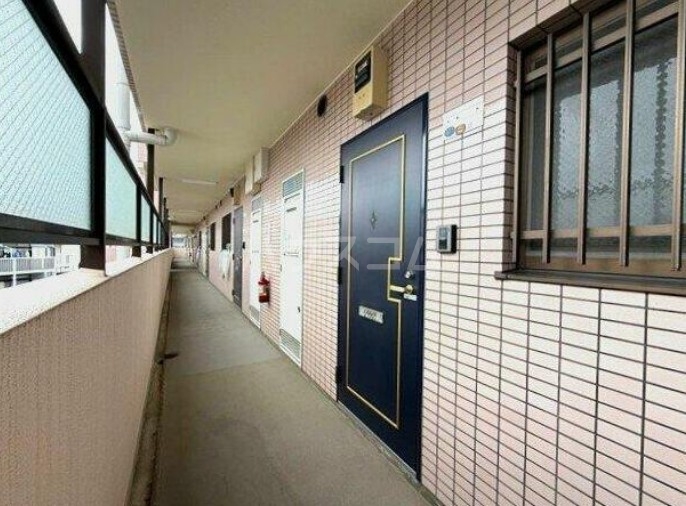 13/26 玄関