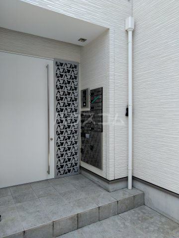 19/27 エントランス