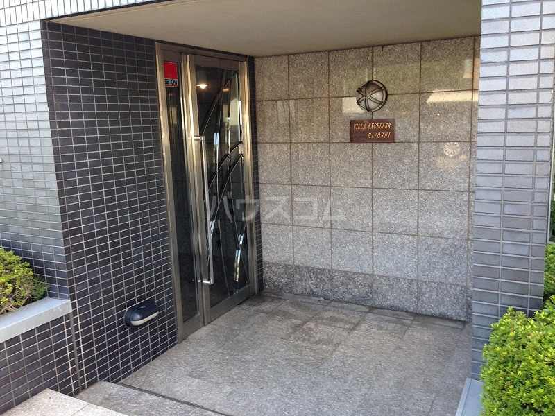 20/29 エントランス