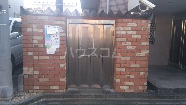 24/30 エントランス