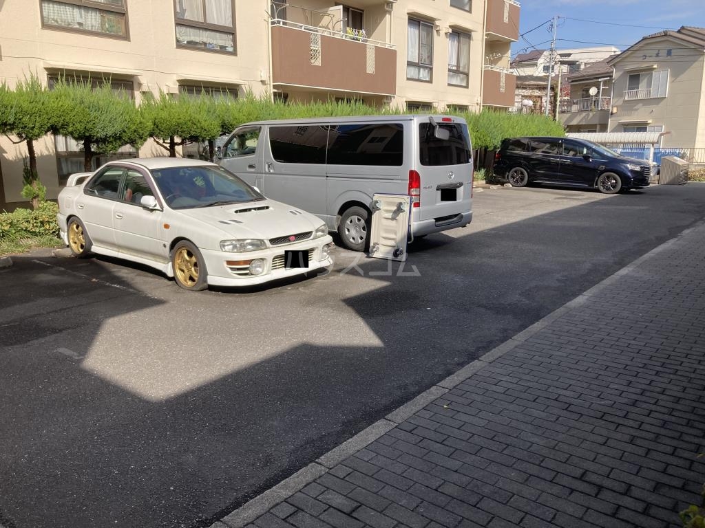 24/29 駐車場