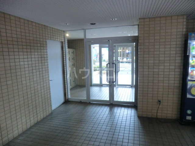 23/30 エントランス