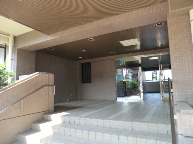 23/30 エントランス