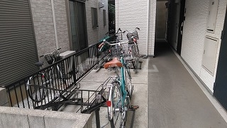 16/20 エントランス