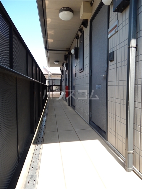 18/26 エントランス