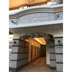 18/27 エントランス