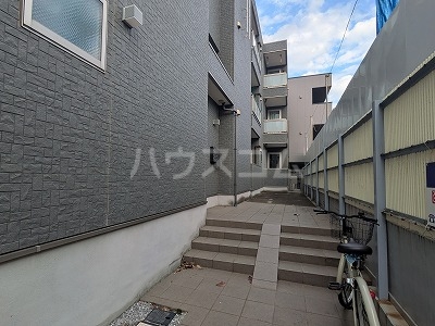22/23 エントランス