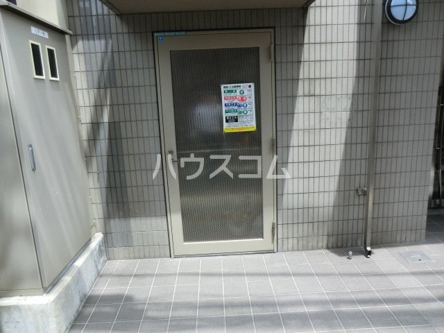 22/28 エントランス