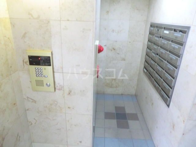 24/30 エントランス