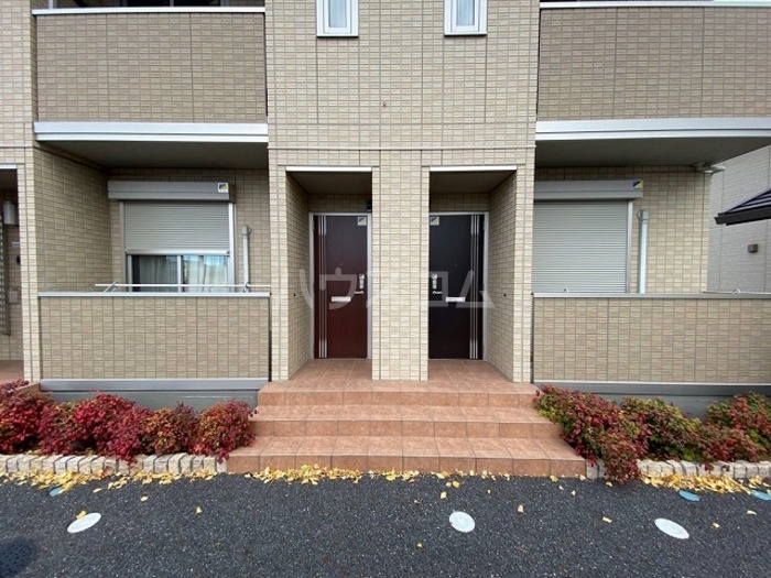 24/30 エントランス