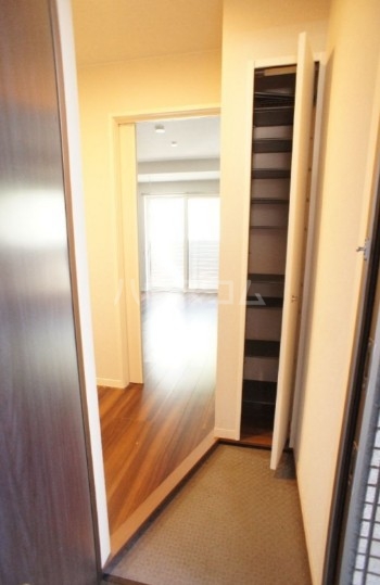 24/30 エントランス