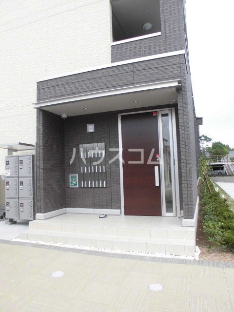 18/25 エントランス