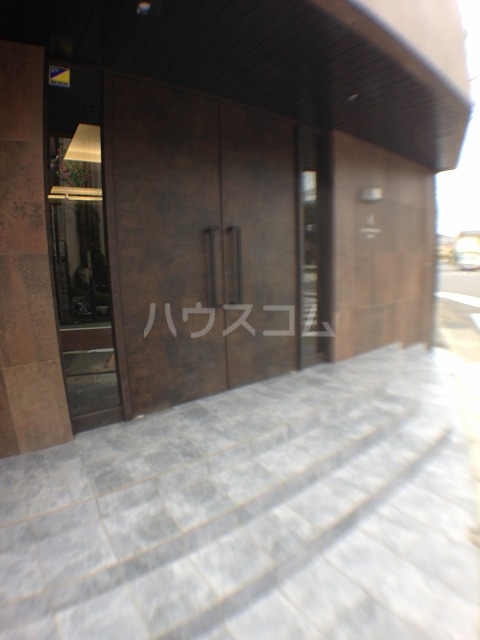 22/27 エントランス