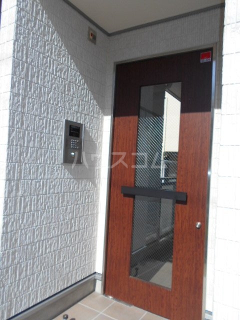 27/30 エントランス