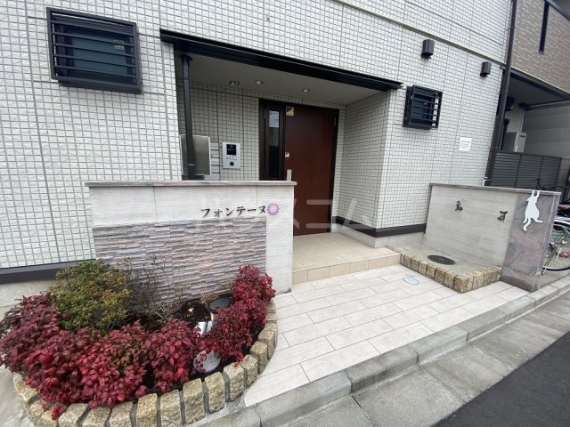 23/25 エントランス