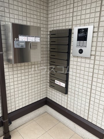 24/25 エントランス