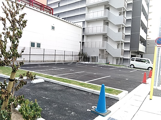 28/30 駐車場