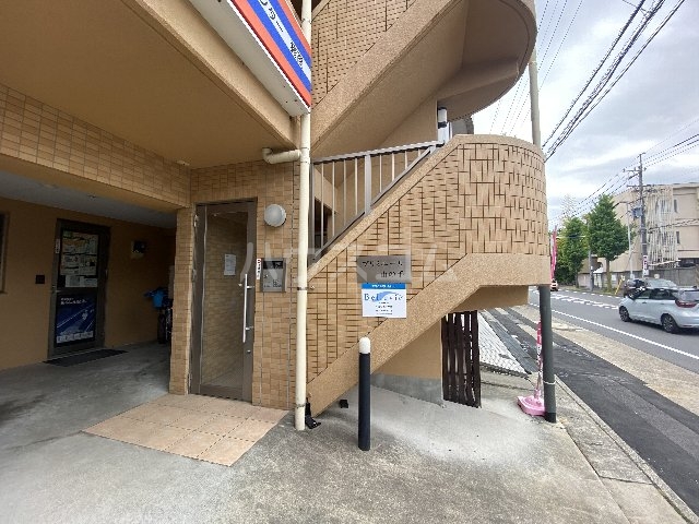 23/26 エントランス