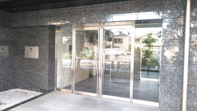 25/30 エントランス