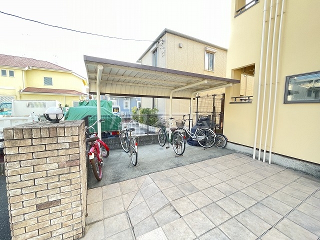 21/30 エントランス