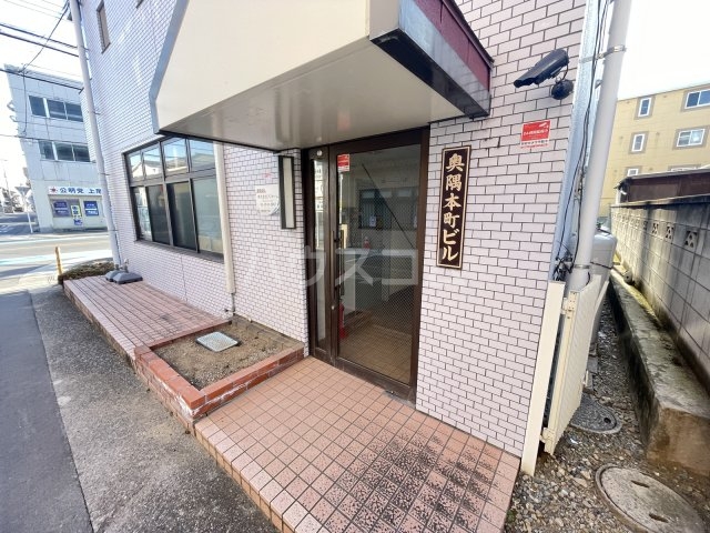 24/30 エントランス