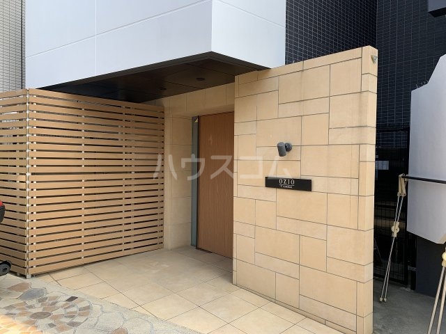 24/28 エントランス