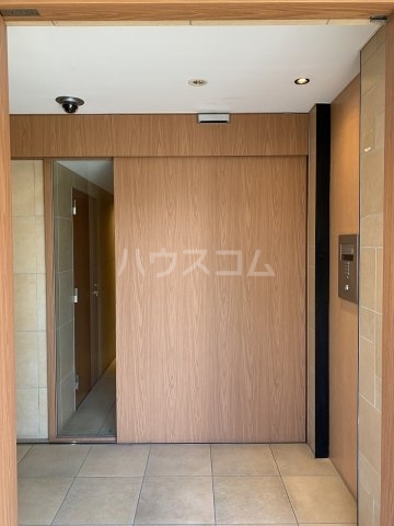 23/28 エントランス